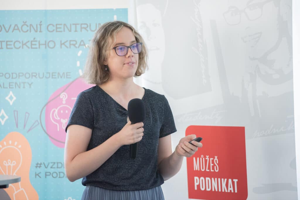 Eliška Podhajská, Cupmat